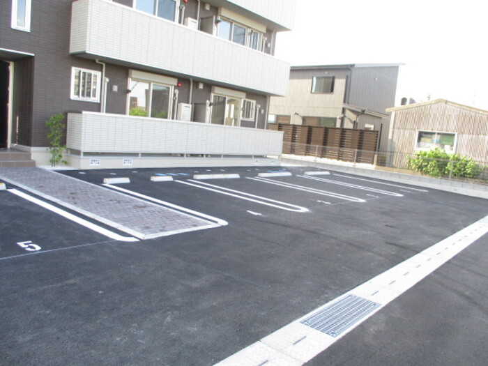 駐車場　駐車スペースもあります☆