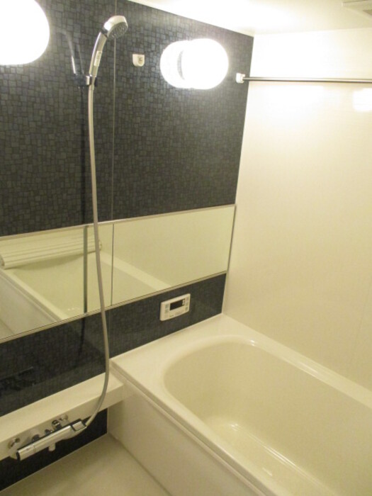 バス・シャワールーム　追い焚き付きのお風呂です♪