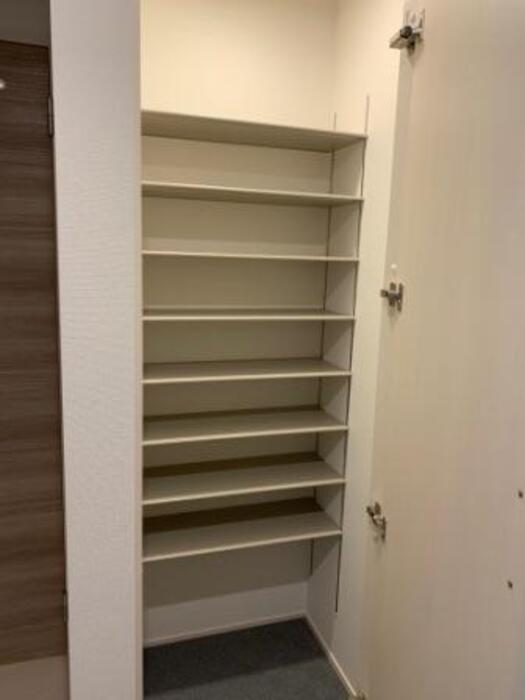 玄関　シューズボックス付きの玄関です☆