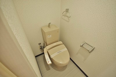 トイレ　温水洗浄便座