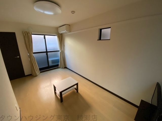 居室・リビング　部屋毎に間取りが異なる場合がございます。