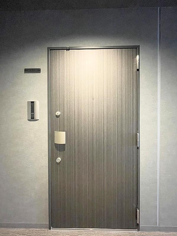玄関　玄関外側・ダブルロック