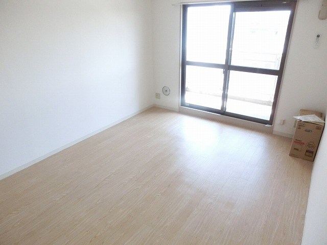 居室・リビング　※同マンション別部屋の参考写真です。