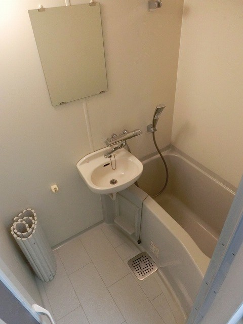 バス・シャワールーム　※同マンション別部屋の参考写真です。