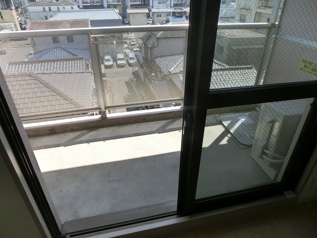 バルコニー　※同マンション別部屋の参考写真です。