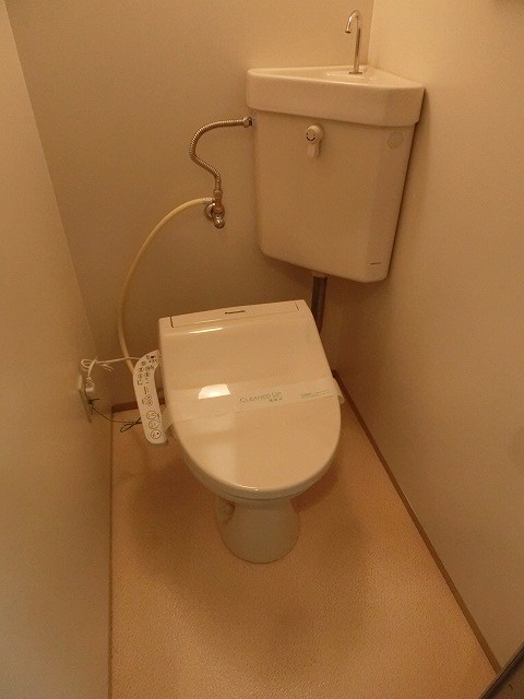 トイレ　※同マンション別部屋の参考写真です。