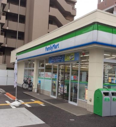コンビニ　ファミリーマート平野二丁目店（コンビニ）まで320m