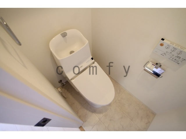 トイレ　ウォシュレット付き