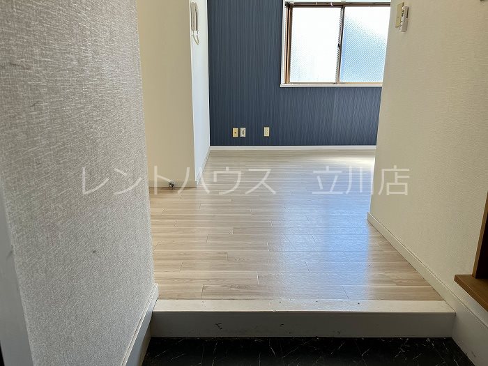 玄関　同物件別部屋参考写真です