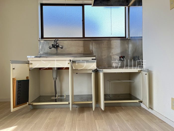 キッチン　同物件別部屋参考写真です