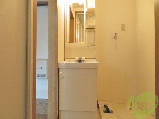 洗面設備　忙しい朝の味方、独立洗面台があるのは嬉しいですね。