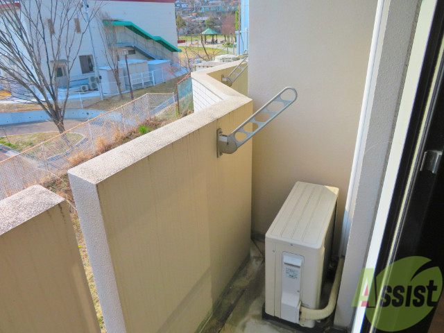 バルコニー　少し小さくても洗濯物はちゃんと外に干せますよ。