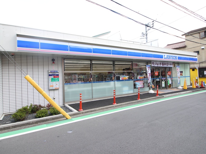 コンビニ　ローソン喜多見南店（コンビニ）まで143m