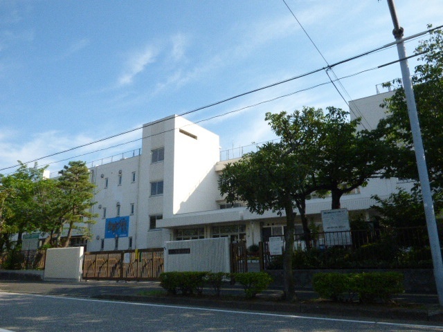 中学校　浦安市立富岡中学校（中学校）まで382m