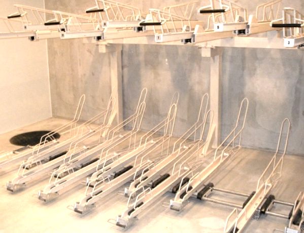 駐車場　駐輪場完備