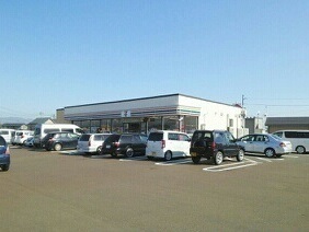 コンビニ　セブンイレブン柏崎茨目店（コンビニ）まで690m