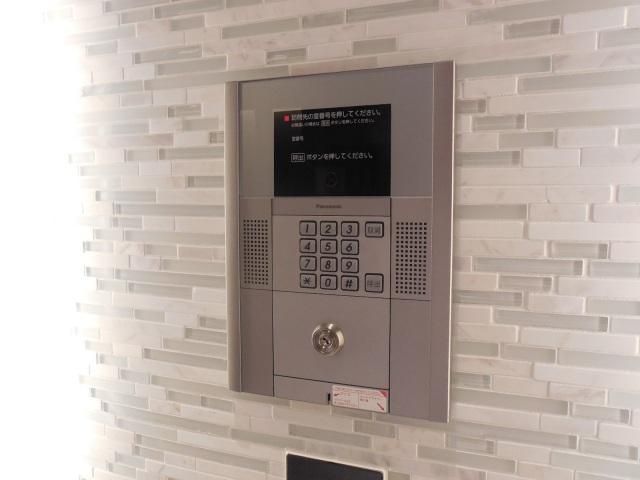 セキュリティ　清潔なエントランスです