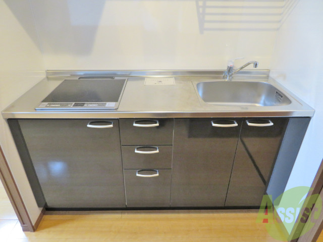 キッチン　ＩＨコンロの付いている、お手入れも楽なキッチンです