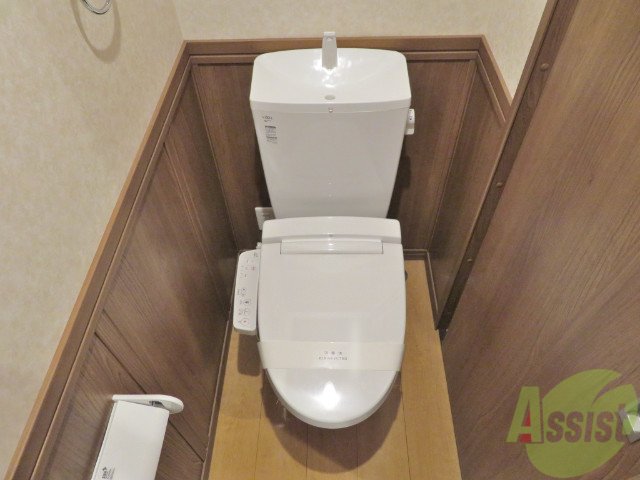 トイレ　ウォッシュレット付きの、広々としたトイレですね