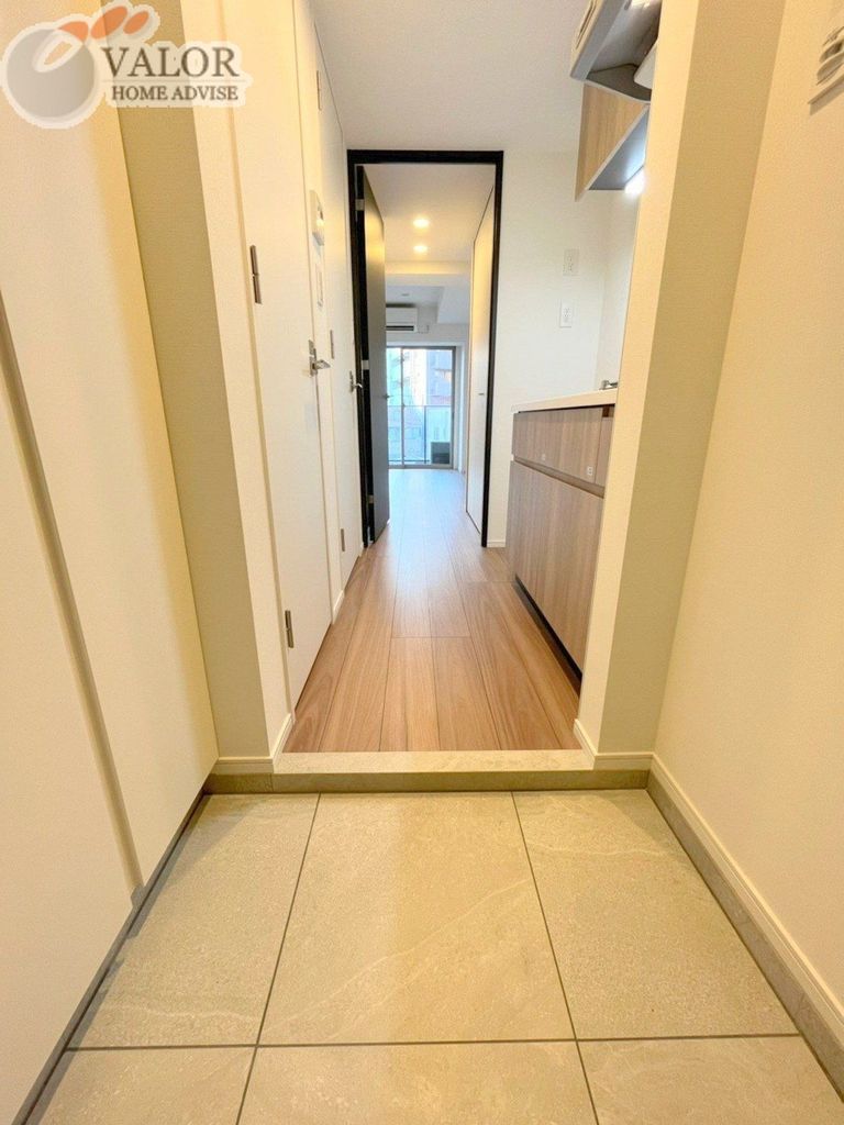 玄関　※別部屋参考写真