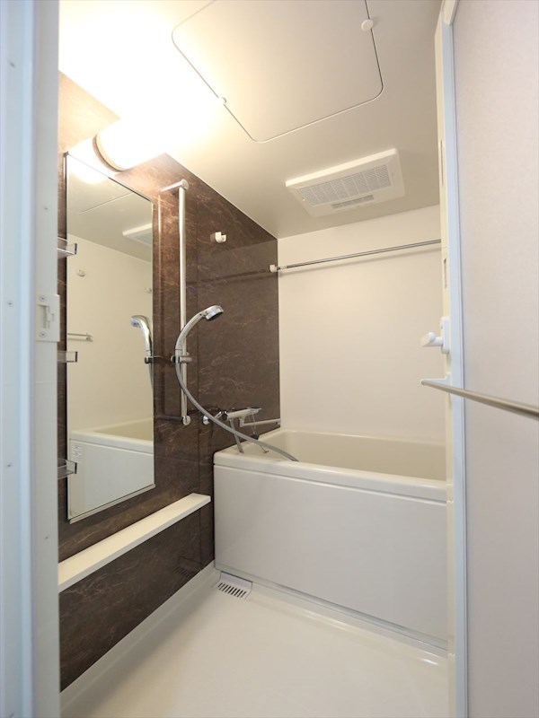 バス・シャワールーム　浴室暖房乾燥機付　24時間換気機能付バスルーム