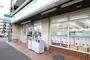 コンビニ　ファミリーマート川名駅前店（コンビニ）まで96m