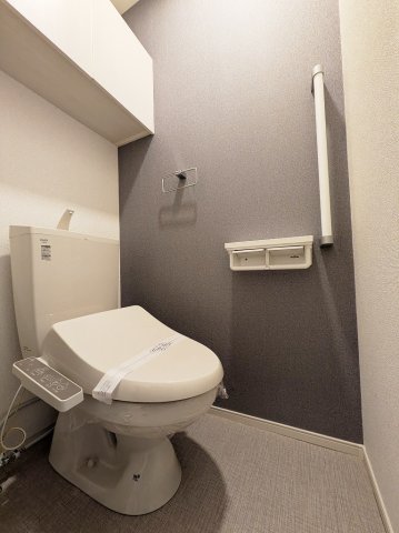 トイレ　※同じ間取りの別部屋のお写真です※