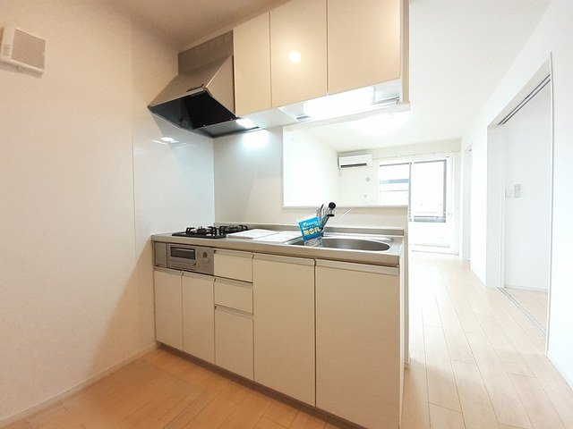 キッチン　コンパクトなキッチンで掃除もラクラク