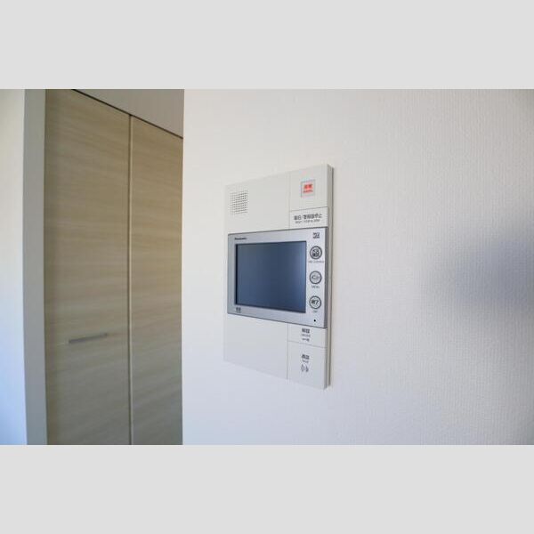 収納　モニター付きインターホン