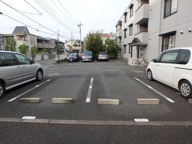 駐車場　敷地内駐車場も完備