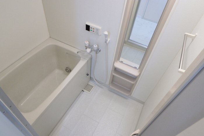 バス・シャワールーム　追い焚き付にて冬も暖か快適です