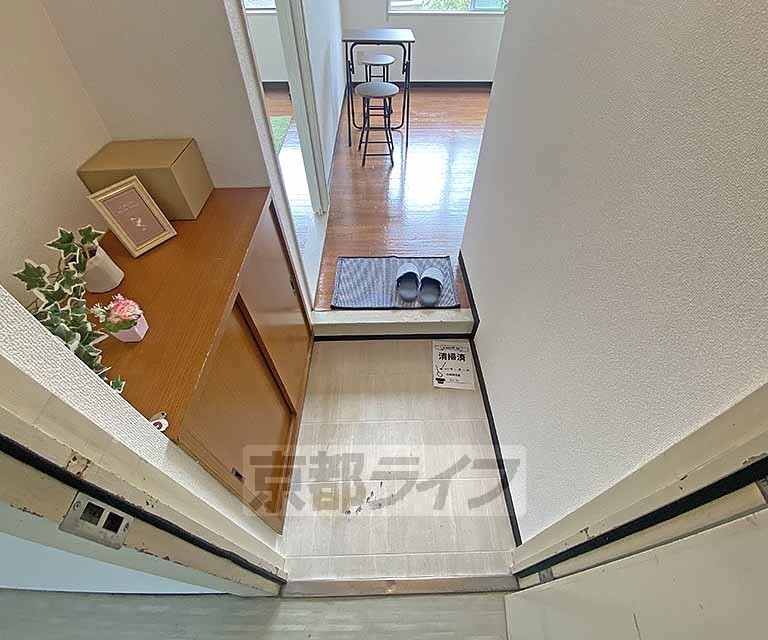 玄関　段差が低くて上がりやすい玄関です。