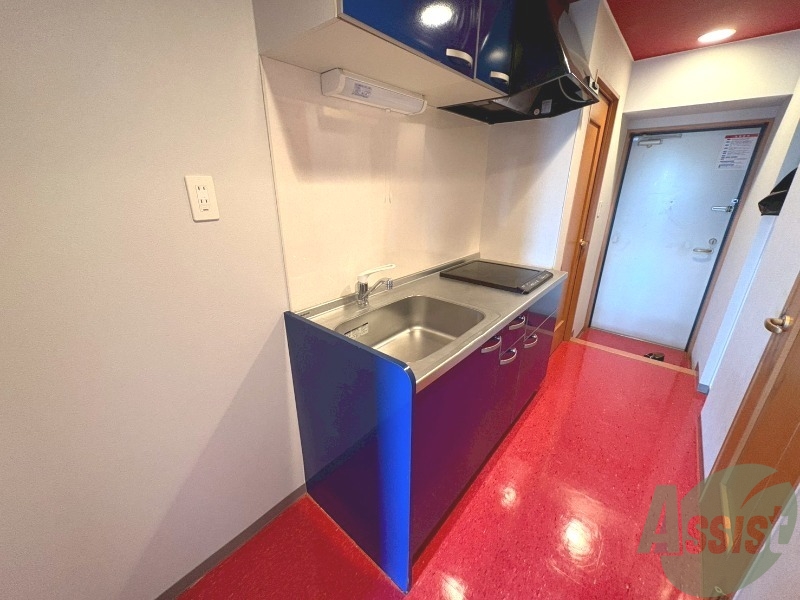 キッチン　キッチンの調理台が広いので料理が捗りますね。