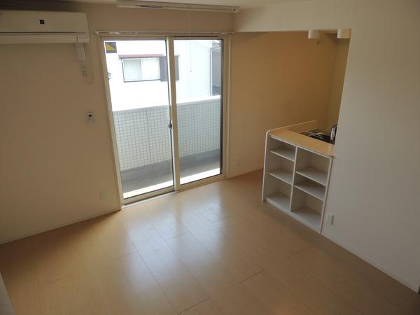 居室・リビング　※同物件別室※