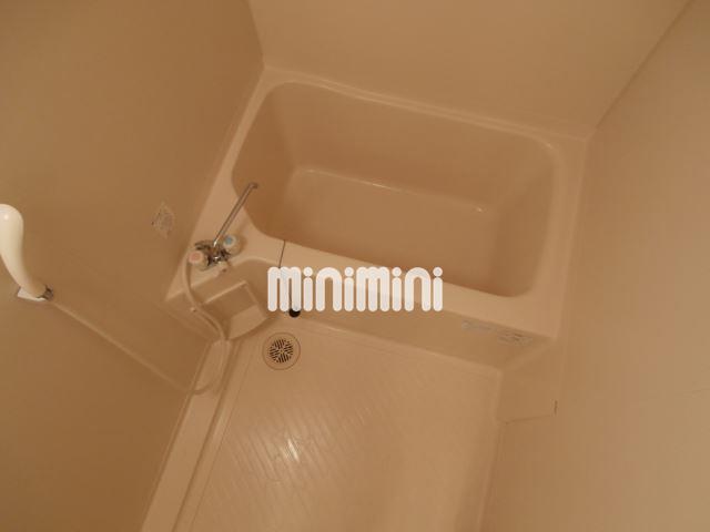 バス・シャワールーム　１日の疲れを癒しましょう。