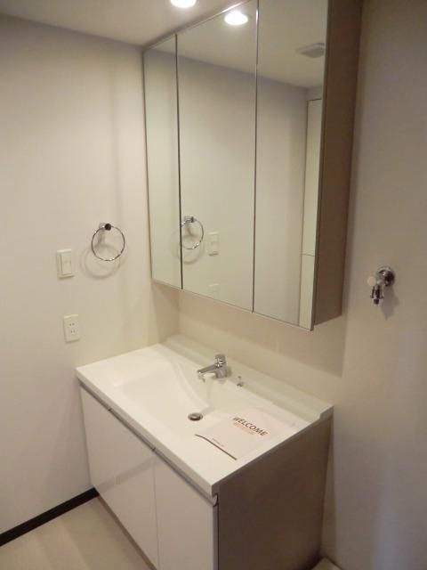 洗面設備　★3面鏡の独立洗面台★