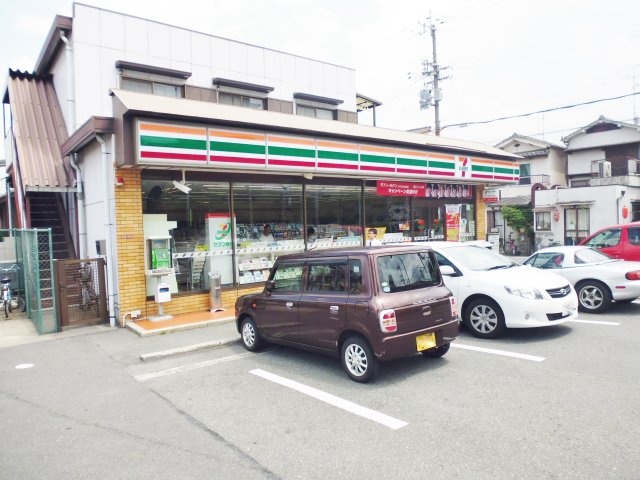 コンビニ　セブンイレブン　枚方出口店（コンビニ）まで270m