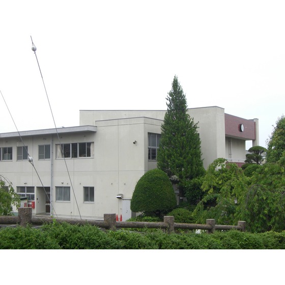 小学校　東御市立祢津小学校（小学校）まで471m