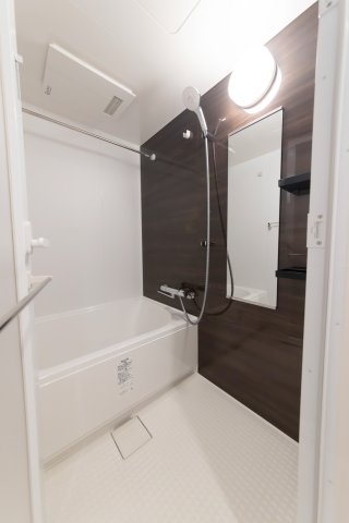 バス・シャワールーム　コンパクトで使いやすいお風呂です