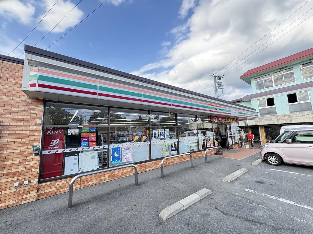 コンビニ　セブンイレブン東広島八本松東店（コンビニ）まで778m