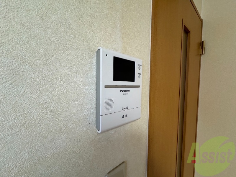 セキュリティ　モニター付きインターホンです。来客時も安心ですね。