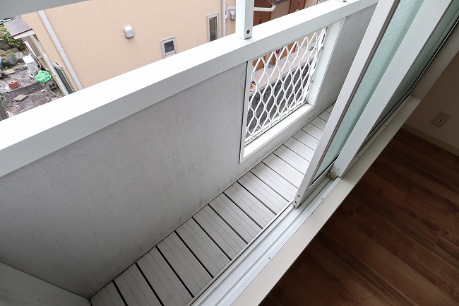 バルコニー　写真は同建物の別部屋を参考に掲載しております。