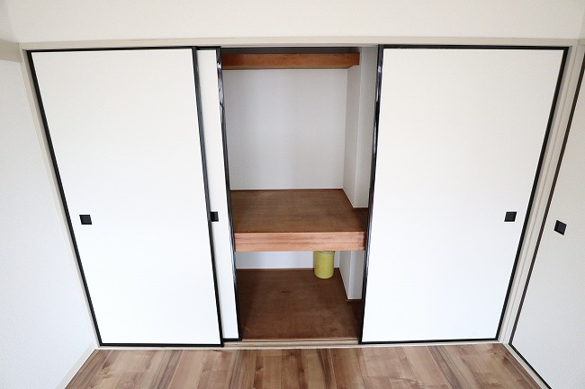 収納　写真は同建物の別部屋を参考に掲載しております。