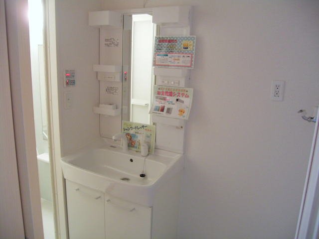 洗面設備　使いやすい洗面所です