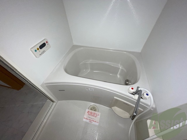 バス・シャワールーム　追い焚き機能付きのお風呂はこちらです。疲れはこちらで全回復！