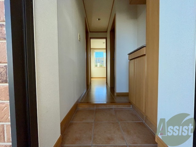 玄関　玄関入るとこんな感じです。広いので急いでいるときも問題ナシ！