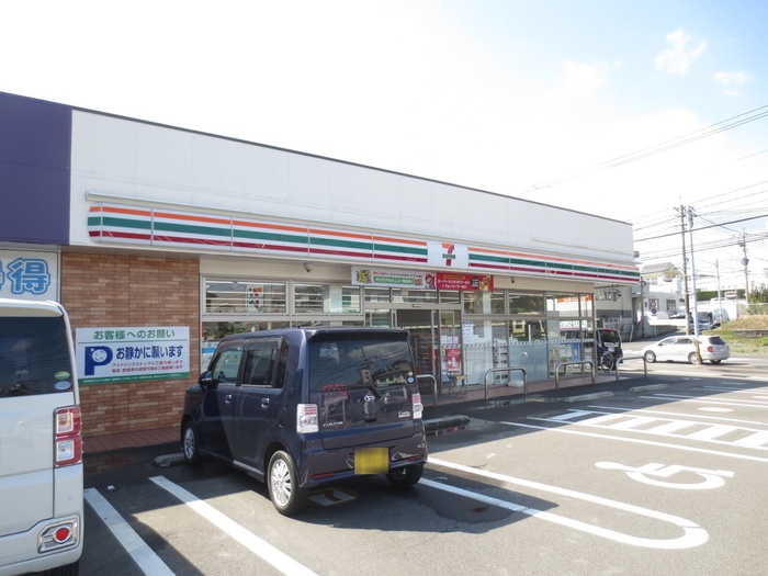 コンビニ　セブンイレブン宮崎月見ケ丘2丁目店（コンビニ）まで235m
