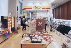 コンビニ　デイリーヤマザキ国士舘大学店（コンビニ）まで411m