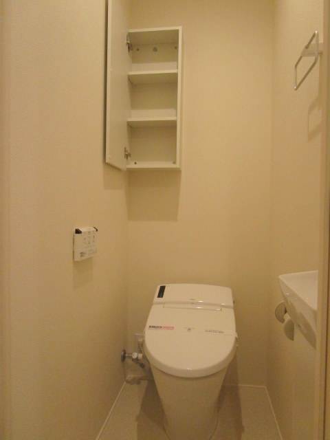 トイレ　タンクレストイレ　洗面台付き