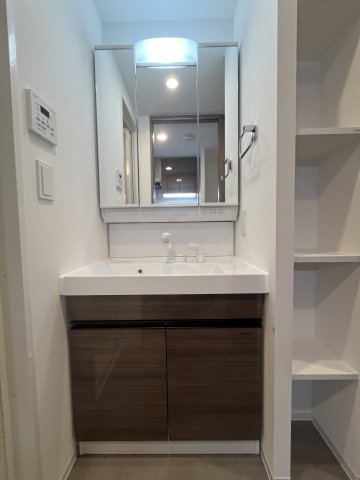 洗面設備　イメージとして同建物他部屋を表示しています